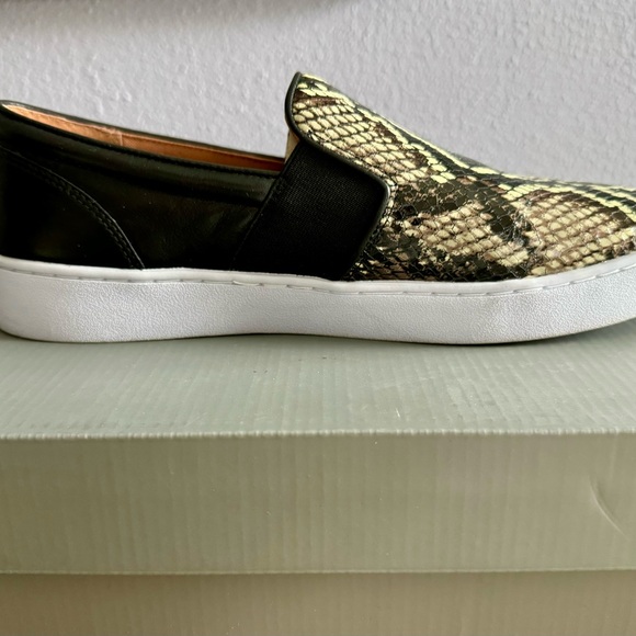 EUC Vionic snake-print, snake-embossed slip-on sneaker - Picture 3 of 4